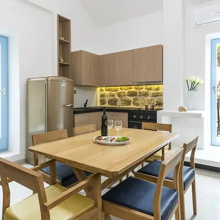 Hvar Maris 4*