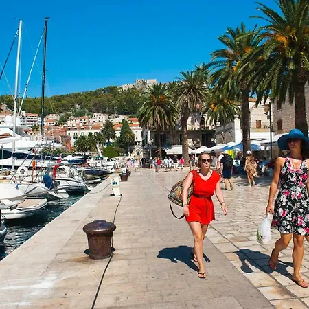 Hvar Maris 3* חוואר